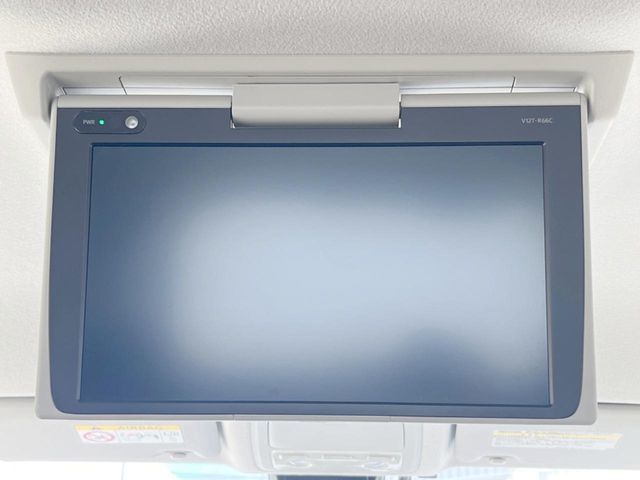 TOYOTA VOXY HYBRID 2016