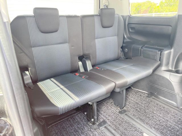 TOYOTA VOXY HYBRID 2016