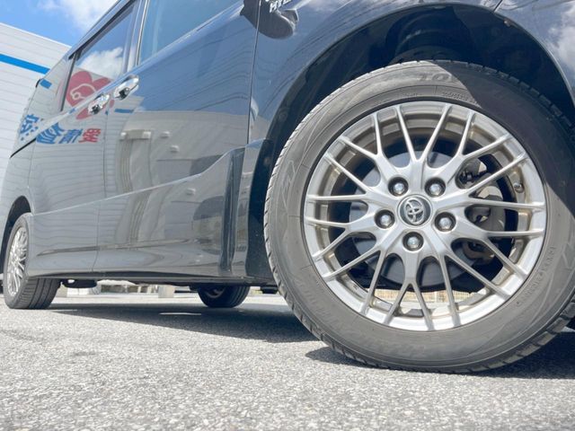 TOYOTA VOXY HYBRID 2016