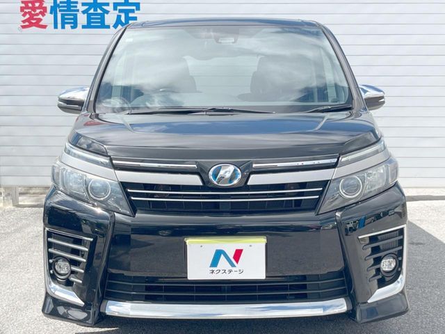 TOYOTA VOXY HYBRID 2016