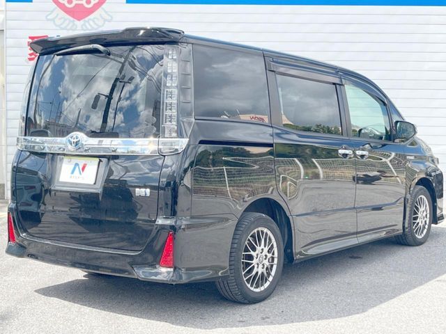 TOYOTA VOXY HYBRID 2016