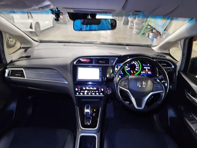 HONDA SHUTTLE HYBRID 2016