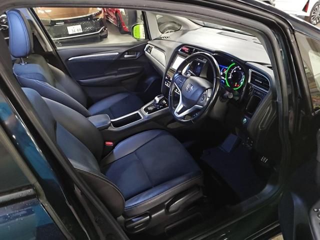 HONDA SHUTTLE HYBRID 2016