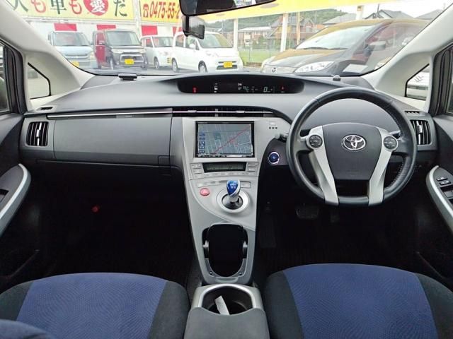 TOYOTA PRIUS 2012