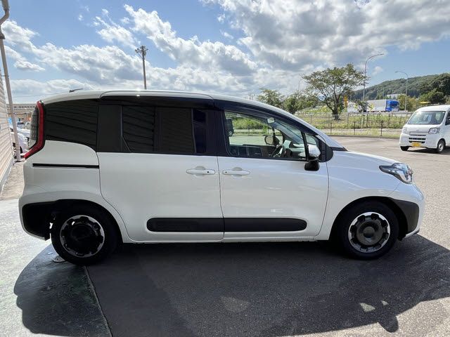 TOYOTA SIENTA HYBRID 2022