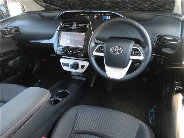 TOYOTA PRIUS 2016