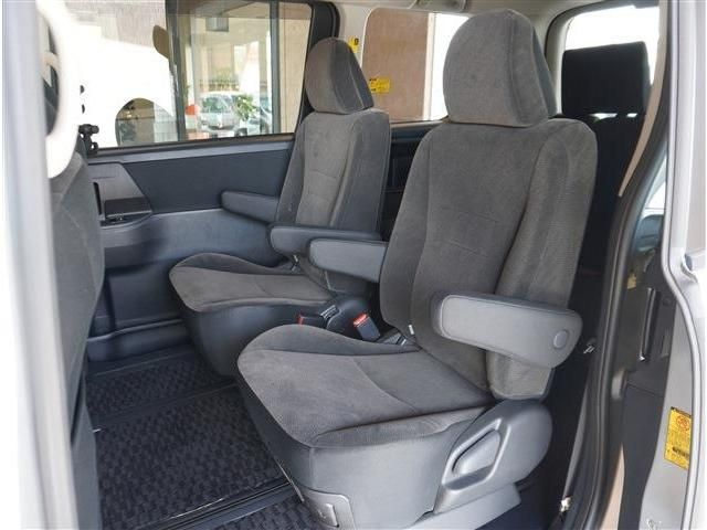 TOYOTA NOAH 4WD 2012