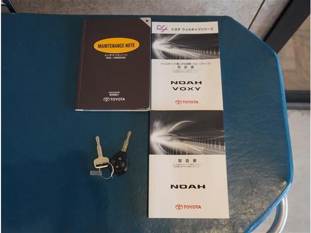 TOYOTA NOAH 4WD 2012