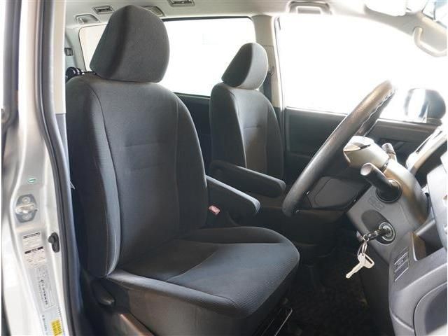 TOYOTA NOAH 4WD 2012