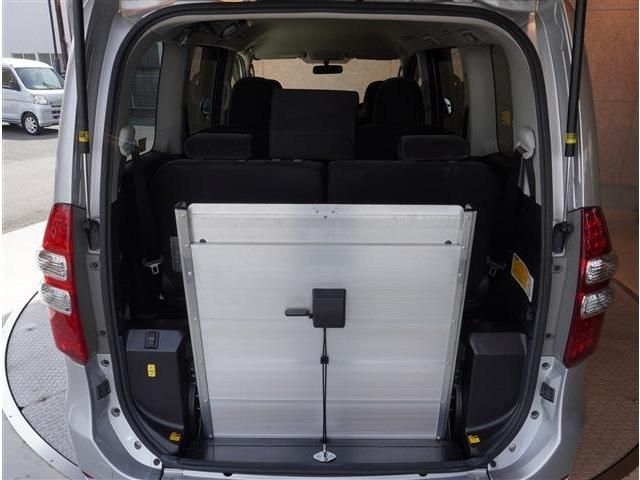 TOYOTA NOAH 4WD 2012