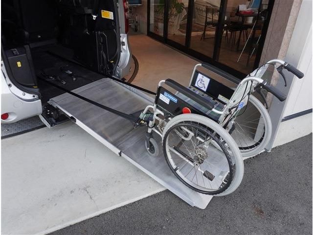 TOYOTA NOAH 4WD 2012