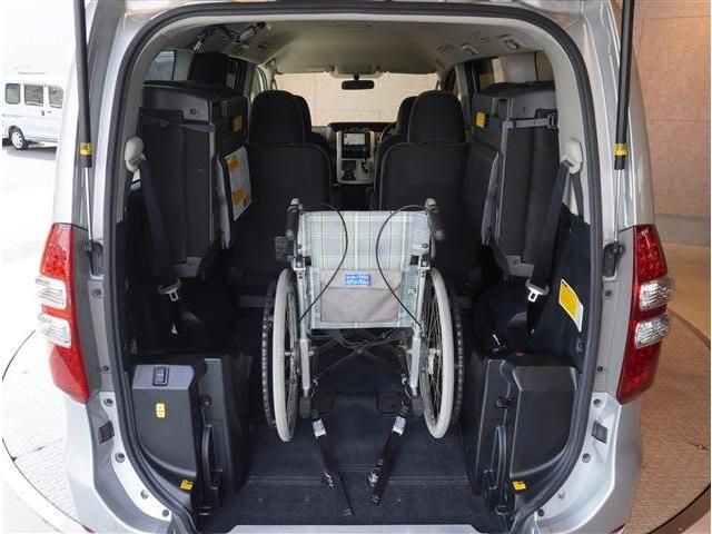 TOYOTA NOAH 4WD 2012