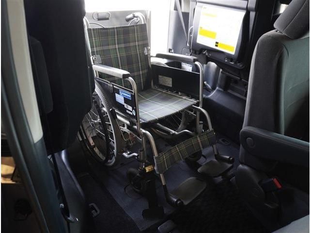 TOYOTA NOAH 4WD 2012