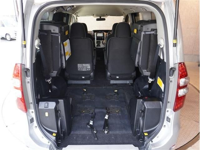 TOYOTA NOAH 4WD 2012