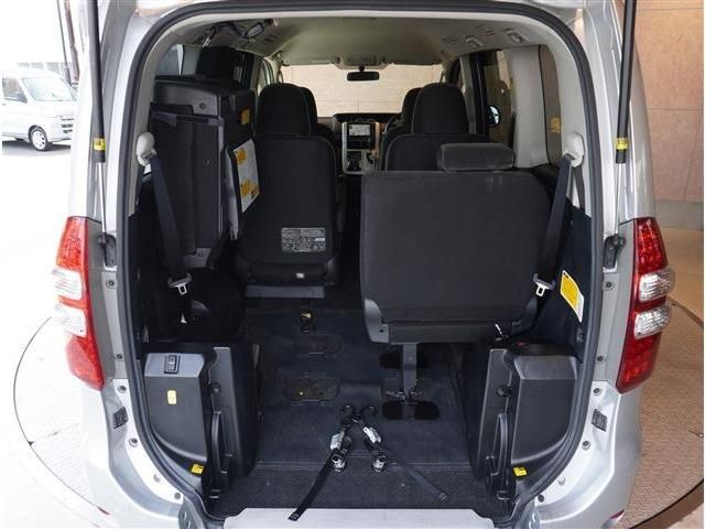 TOYOTA NOAH 4WD 2012