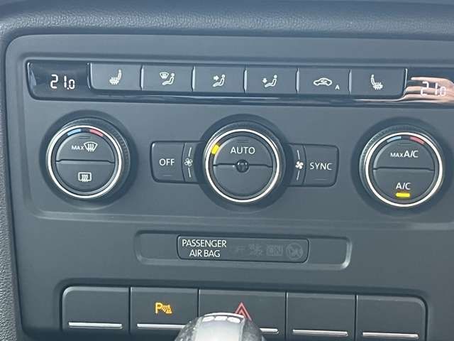 VOLKSWAGEN VOLKSWAGEN The BEETLE 2015