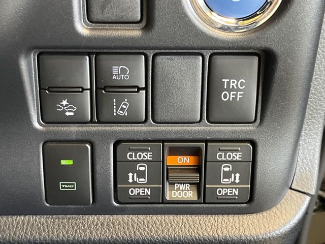 TOYOTA NOAH HYBRID 2020