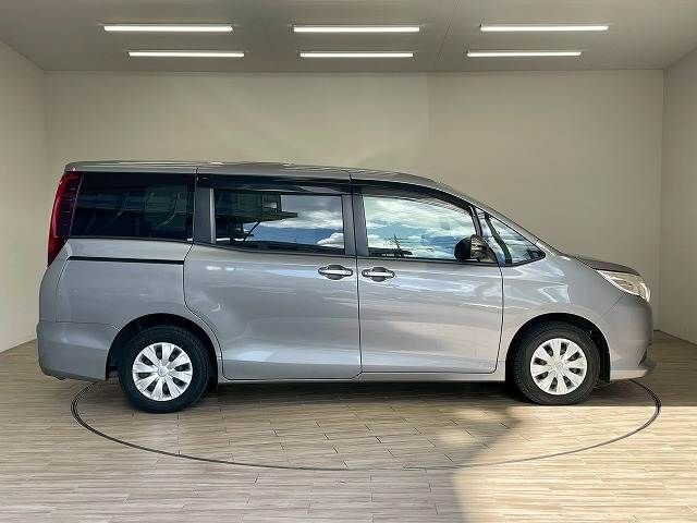 TOYOTA NOAH 2015