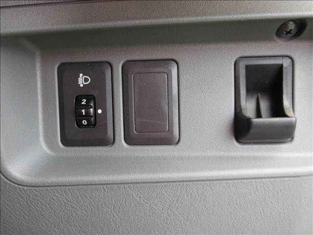 NISSAN CLIPPER truck 4WD 2013