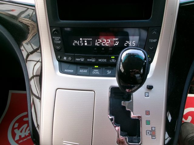 TOYOTA VELLFIRE 2014