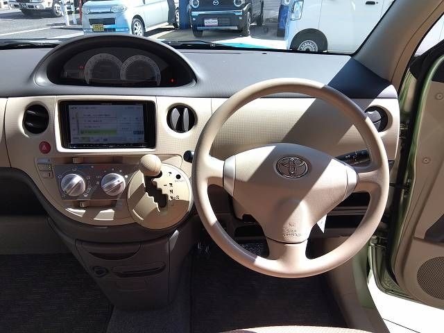 TOYOTA SIENTA 2012