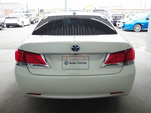 TOYOTA CROWN MAJESTA HYBRID 2014