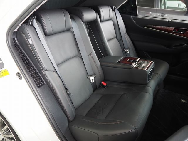 TOYOTA CROWN MAJESTA HYBRID 2014