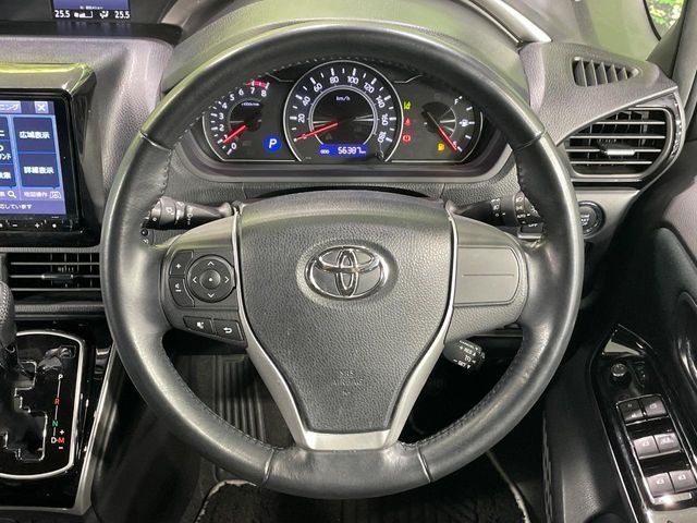 TOYOTA VOXY 2018
