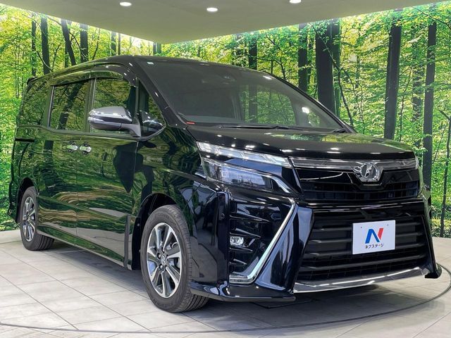 TOYOTA VOXY 2018