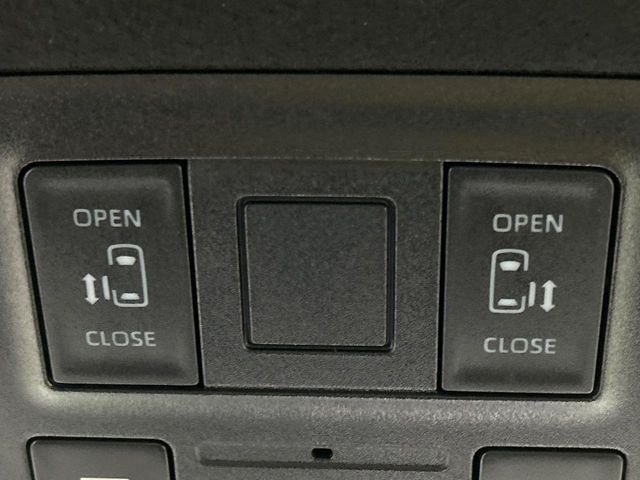 TOYOTA VOXY 4WD 2024