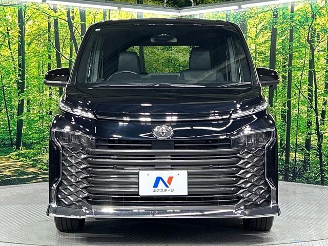 TOYOTA VOXY 4WD 2024