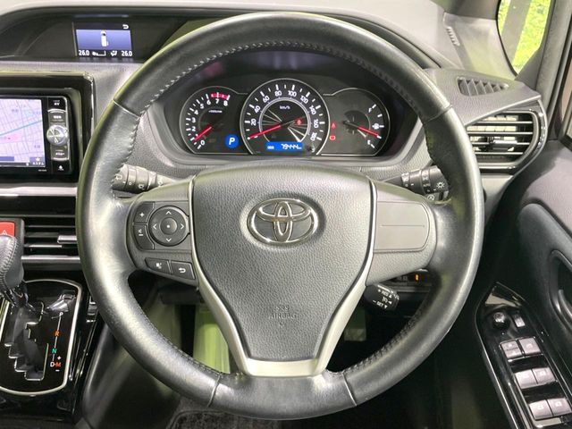 TOYOTA VOXY 2017
