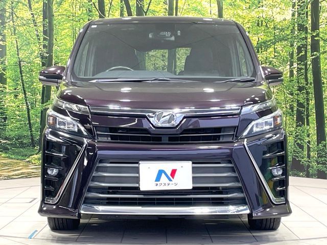 TOYOTA VOXY 2017
