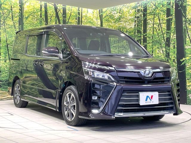 TOYOTA VOXY 2017
