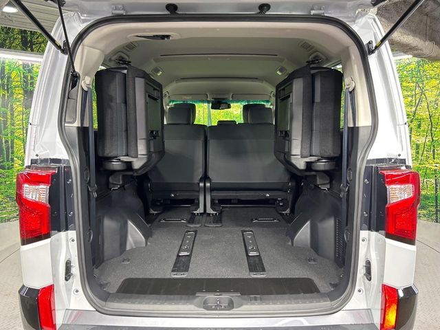 MITSUBISHI DELICA D:5 4WD 2025