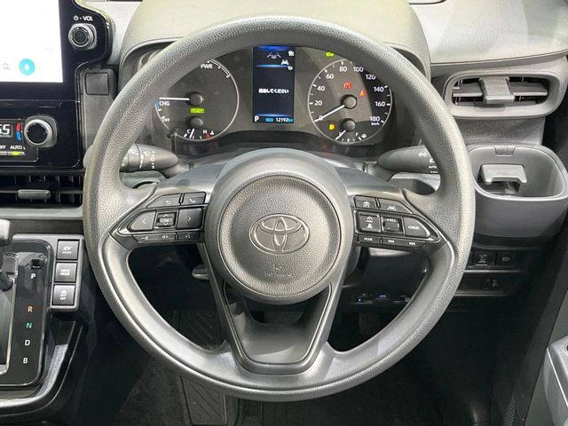 TOYOTA SIENTA HYBRID 2023