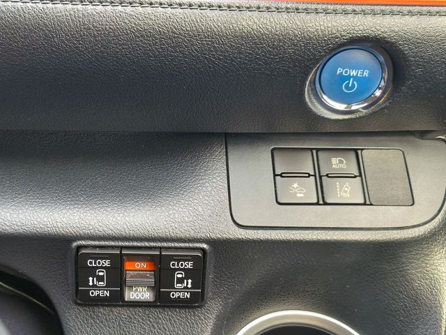 TOYOTA SIENTA HYBRID 2017