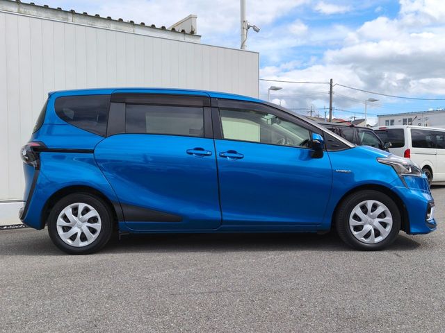 TOYOTA SIENTA HYBRID 2017