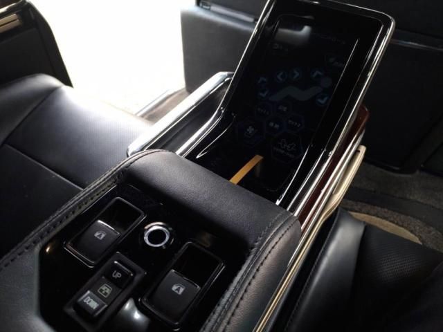 TOYOTA ALPHARD hybrid 4WD 2017