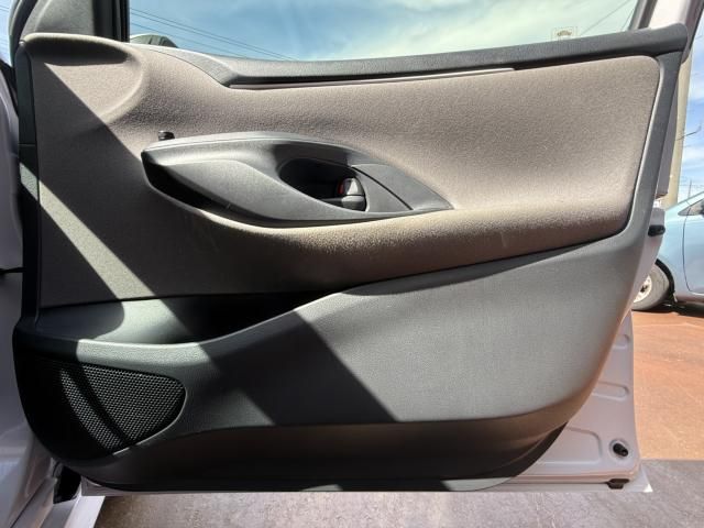 TOYOTA YARIS HYBRID 2021