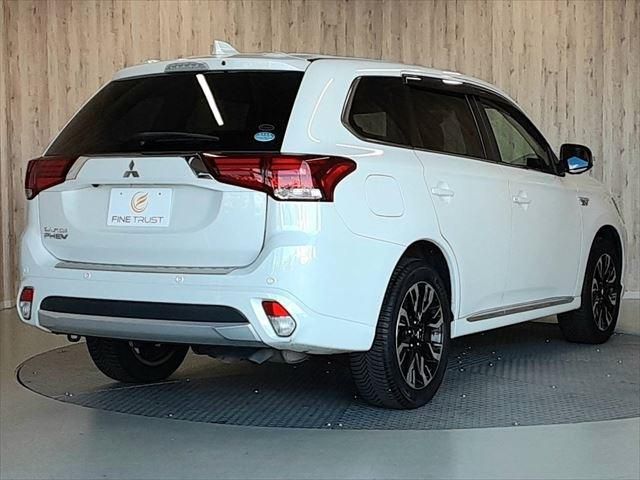 MITSUBISHI OUTLANDER PHEV 2015