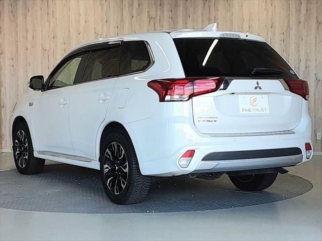 MITSUBISHI OUTLANDER PHEV 2015