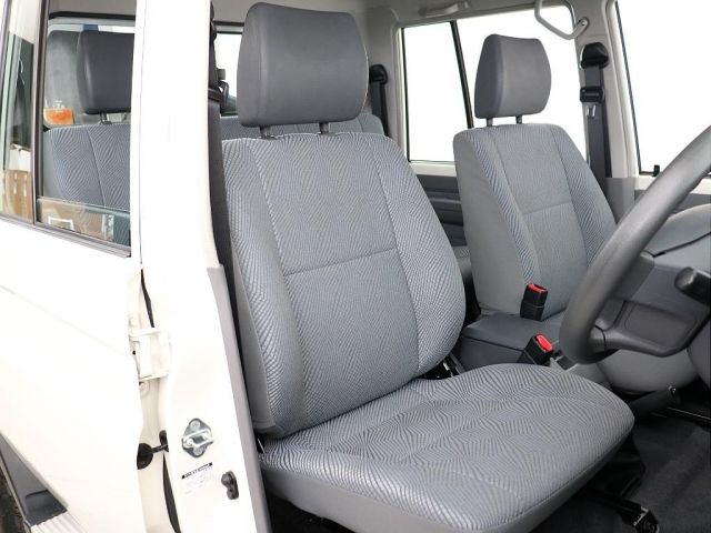 TOYOTA LANDCRUISER PICKUP 2015