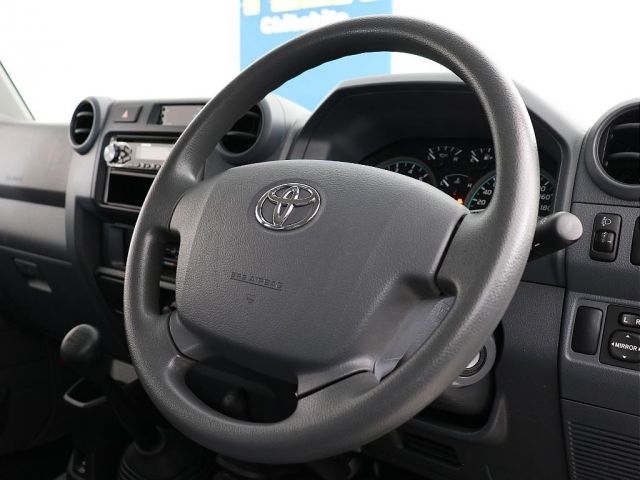 TOYOTA LANDCRUISER PICKUP 2015