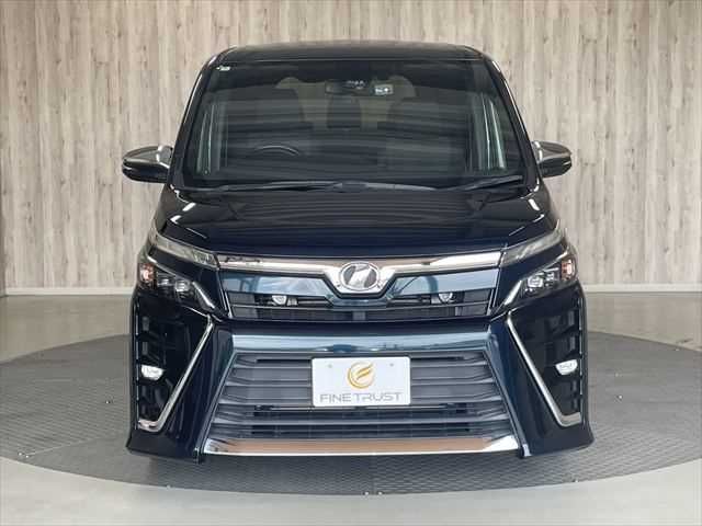 TOYOTA VOXY 2018