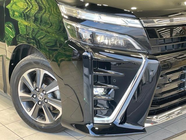 TOYOTA VOXY 2019