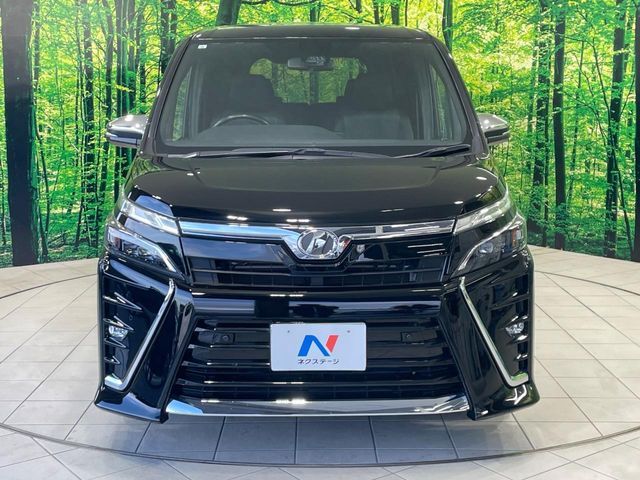 TOYOTA VOXY 2019