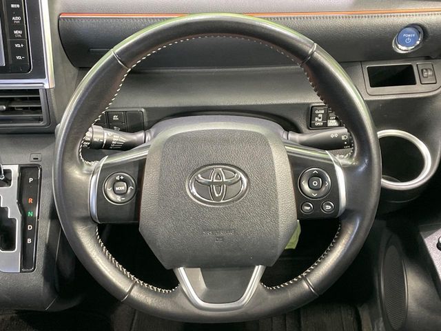 TOYOTA SIENTA HYBRID 2015