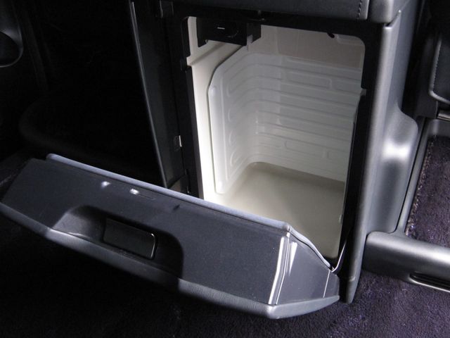 TOYOTA ALPHARD hybrid 4WD 2023