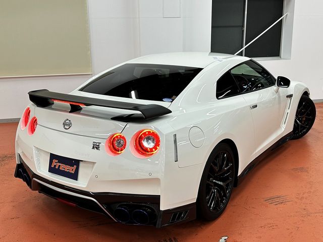 NISSAN GT-R 2016